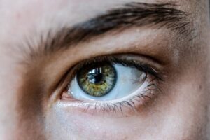 眉周りの顔脱毛が可能な範囲はどこまでですか？