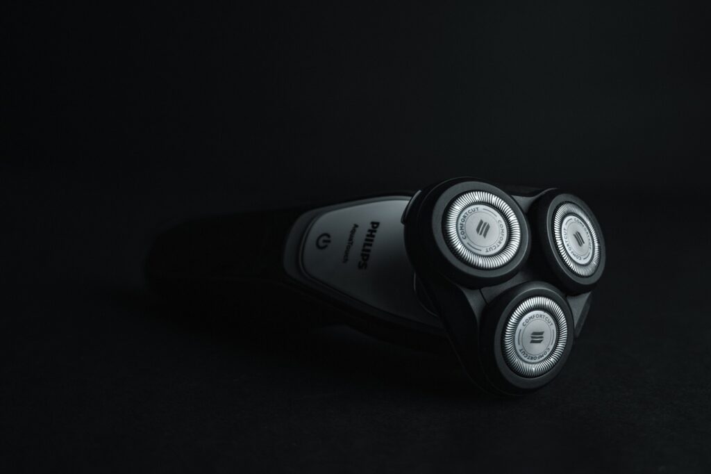 電動シェーバーとカミソリの比較で選ぶべき最適な剃り方は？