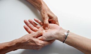 自己処理の剃り方で効果的に落ちる方法は？